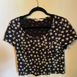 So cropped daisy tee